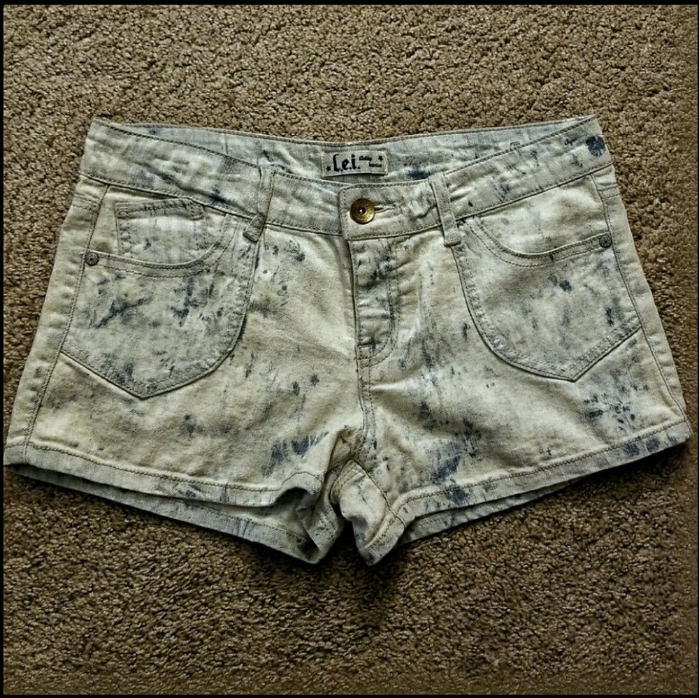 lei Ashley Acid Washed Shorts
